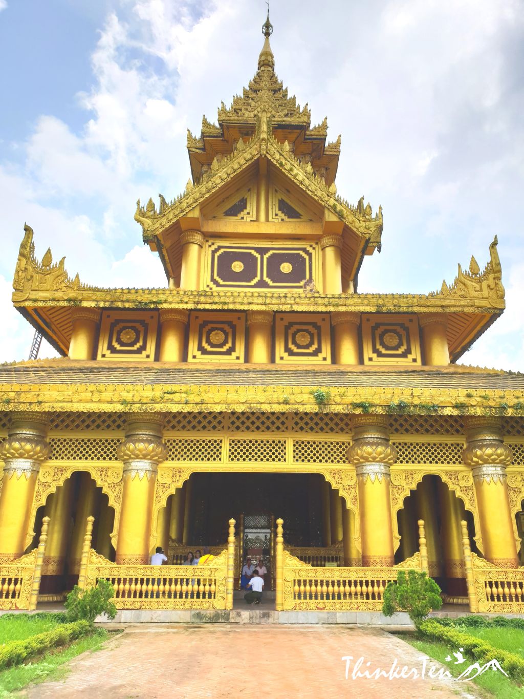 Myanmar : The Golden Palace in Bago - Kanbawzathadi Palace
