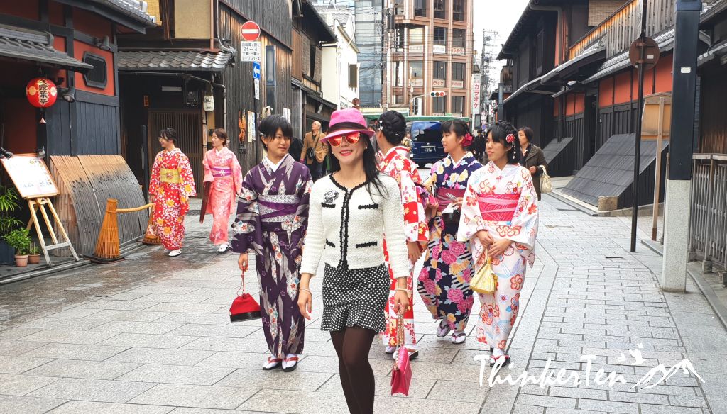 Strolling in Gion - the Gesha District in Kyoto Japan