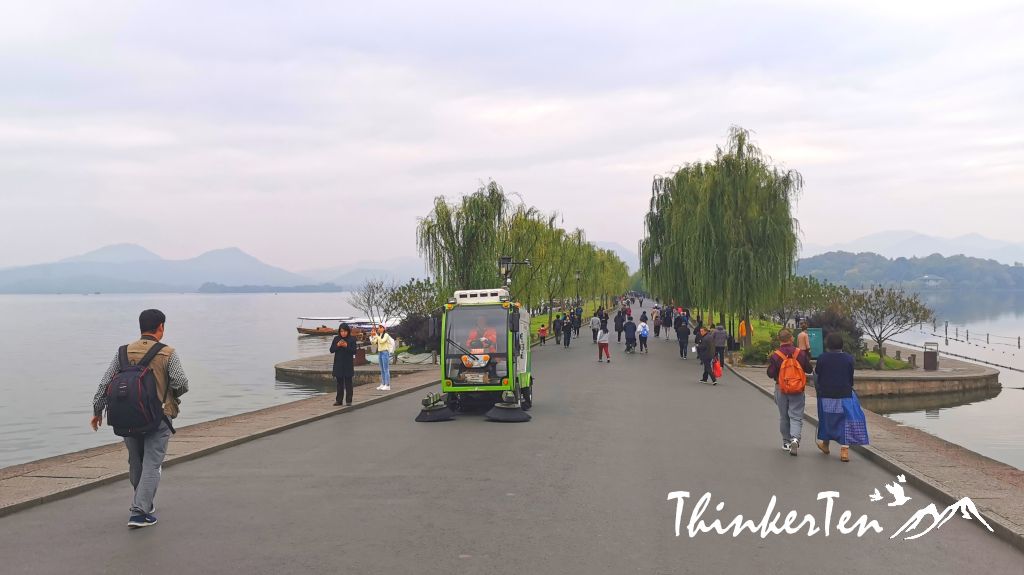 West Lake must visit sites : Broken Bridge, Bai Causeway and Pinghu Qiuyue